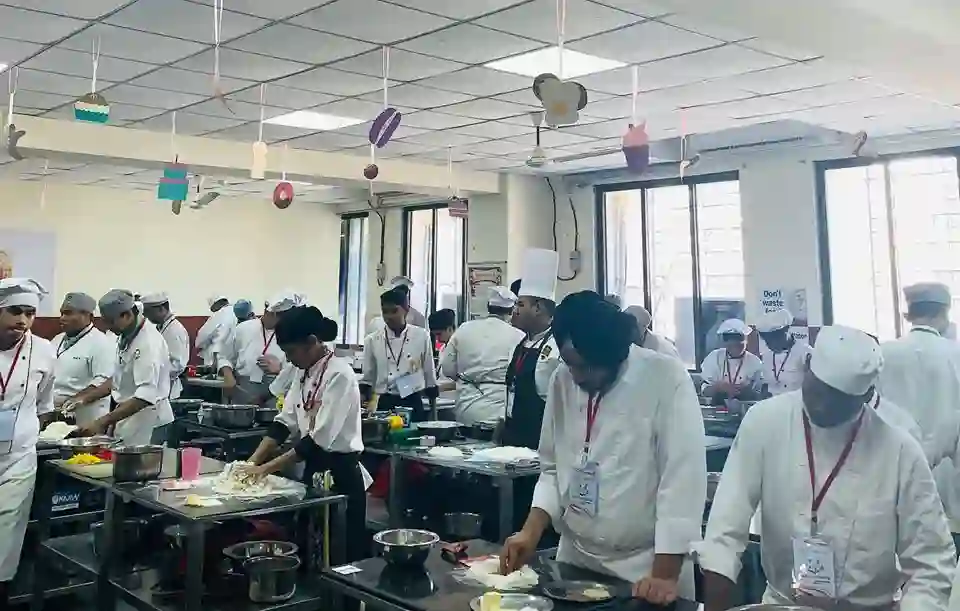 List of The Best Hotel Management Courses After 12th List of The Best Hotel Management Courses After 12th