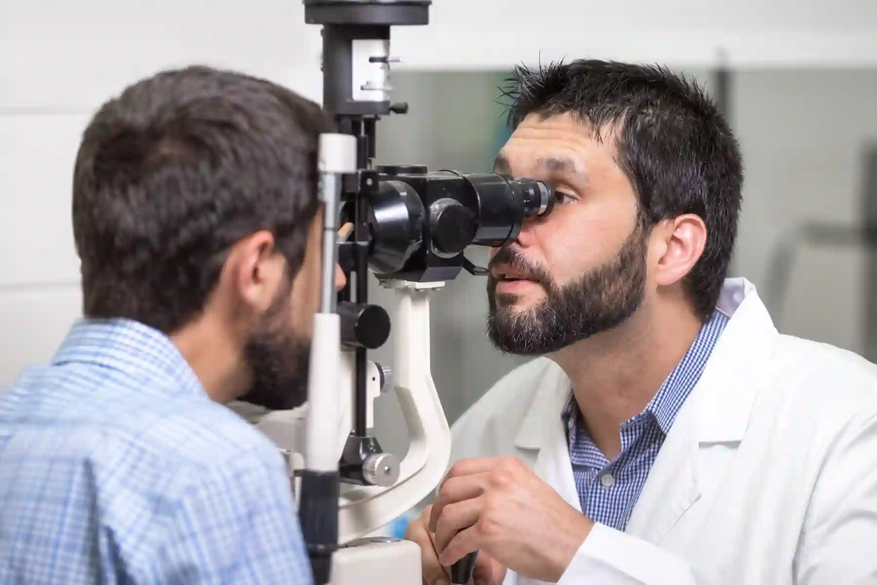 Why to become a hospital optometrist in 2022?